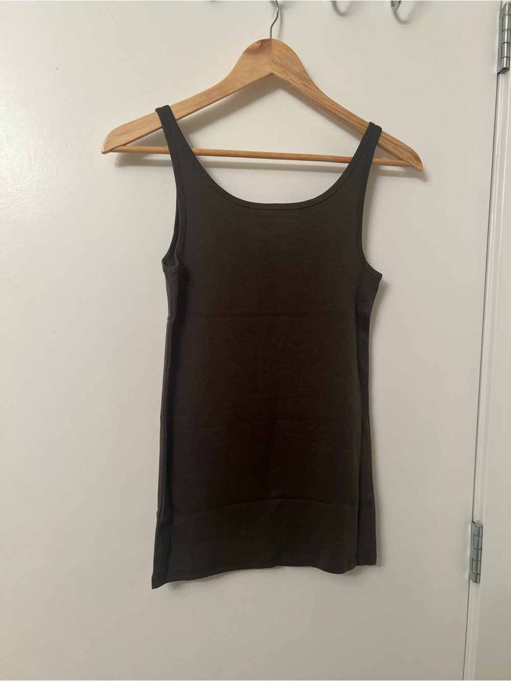 Amazon Essentials Slim Fit Tank Top Set – Black & Olive, Size Small - Picture 7 of 9